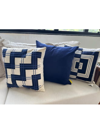 conjunto de 3 almofadas azul com off white