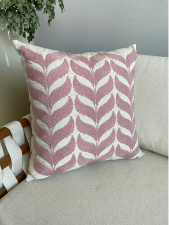 conjunto de 3 almofadas bordadas em rosa