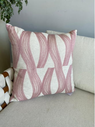 conjunto de 3 almofadas bordadas em rosa